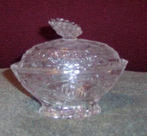 EUC 24% Lead Crystal Clear Madei n Taiwan Oval Cut Glass /  Butterfly Egg Shape - Picture 1 of 5