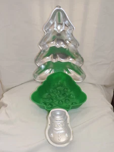 Lotto di 3 teglie/stampi per torte natalizie assortiti - albero in alluminio, albero in plastica, pupazzo di neve - Foto 1 di 4