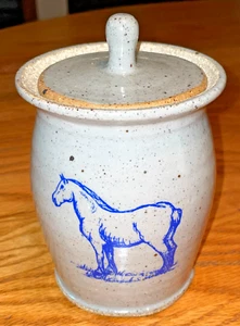 Bastine-signed Horse Design Blue Pottery Jar Canister 1986 Noblesville Indiana - Picture 1 of 7