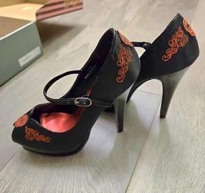 Pinup Couture Pleasure High Heels - Picture 1 of 9
