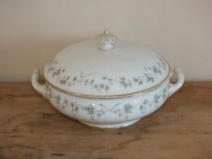 Porzellan Gemüsesuppenkanne aus dem Depot Rue Drouot in Paris - Bild 1 von 8