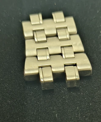 Reloj Citizen 2100 E210 Correa Extremo Tacos y Eslabones Pulsera 6 en punto Lado Titanio Foto 1 de 4