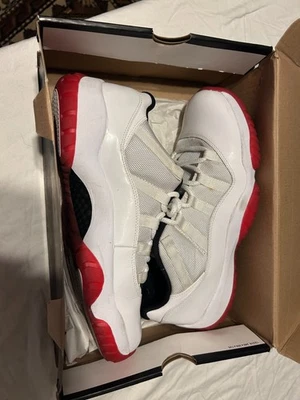 Air Jordan 11 ретро низкий вишневый низ размер 12 аккуратно б/у - Изображение 1 из 4