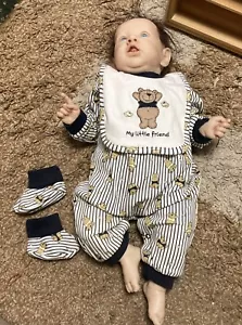 Bebé niño renacido 3-6 meses de Bonnie Brown 2015 con conjunto - Imagen 1 de 6