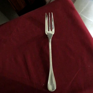 1 Forchetta Da Servire La Carne In Metallo Argentato Christofle Modello Perle - Foto 1 di 8