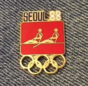 Spilla olimpica canottaggio ~ pittogramma rosso ~ 1988 ~ Seoul ~ Cloisonne di HoHo NYC - Foto 1 di 5