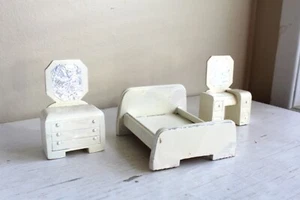 Vintage 1930s Handmade Wooden Bedroom Set Dollhouse Miniature Bed Dresser Vanity - Picture 1 of 7