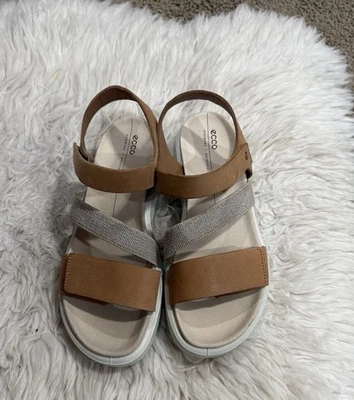 Ecco 女式 Flowt 2 带狮子棕褐色皮革舒适凉鞋 5-5.5 — 第 1/4 张图片