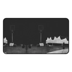 Tapis de bureau monochrome, minimaliste, métal noir, film noir, dada, surréaliste, Newton - Photo 1/13