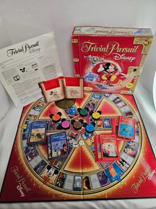 Trivial Pursuit Disney Pixar Edizione 2005 Scatola Rossa Trivia Gioco COMPLETO - Foto 1 di 18