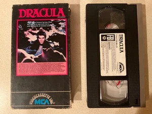 Dracula (VHS, 1980, MCA Rainbow) Frank Langella, Laurence Oliver - Picture 1 of 5