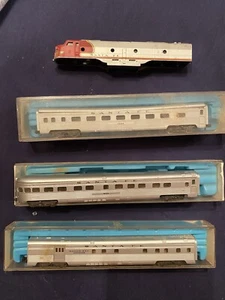 Atlas Vintage Model Train Set 2661 2101 Santa Fe Mobil Gas Union Pacific Cars - Picture 1 of 24