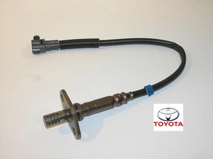 New Genuine Toyota 89465-19205 Oxygen Sensor Lambda Sensor NEW IN OEM BOX - Picture 1 of 3