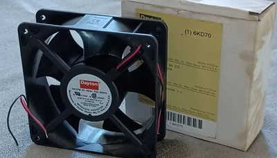 Ventilador axial Dayton 6Kd70, cuadrado, 12 V CC, - fase, plástico Pbt, 4 11/16 pulgadas W. Foto 1 de 4
