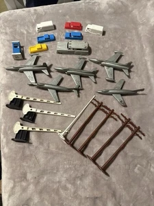 Model Railroad Cars, Planes, Poles - Picture 1 of 9