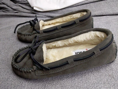 Zapatilla Minnetonka Gamuza Cally Mujer 5 Gris Forro Piel Sintética Mocasín Reina 4015 Foto 1 de 4