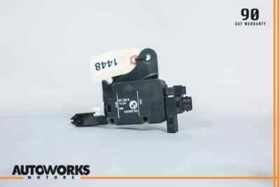 04-09 Actuador de liberación de cerradura de puerta de gas combustible Jaguar XJ8 Vanden Plas X350 X358 OEM Foto 1 de 4