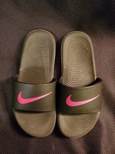 Nike Slides Sandals Black Women's Size 6 Pink Swoosh - Picture 1 of 9