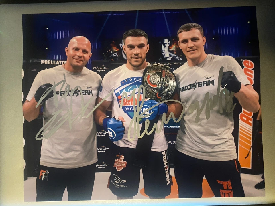 Foto firmada por el equipo Fedor MMA autografiada 8x10 Fedor Vadim Viktor Nemkov bellator Foto 1 de 1