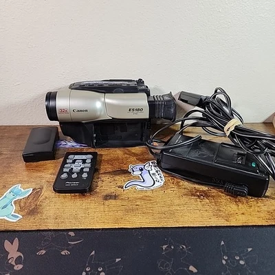 Canon ES180 8mm Video Camcorder - W/Accessories - Image 1 of 4
