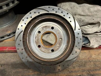 Задние фрезерованные и щелевые тормозные диски 2005 Pontiac GTO 6.0 Ls2 - Изображение 1 из 4