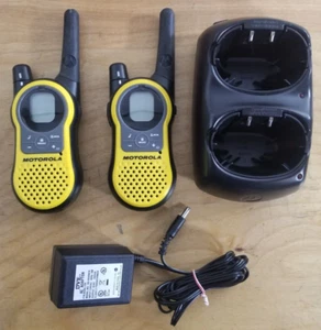 Radio bidireccional Motorola Talkabout MH230R amarilla portátil 22 canales 23 millas - Imagen 1 de 6