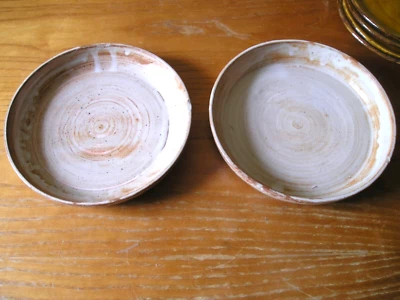 SERVICE en GRES Vernissé  - 2 ASSIETTES ORIGINALES - PIECES UNIQUES  - Photo 1/4