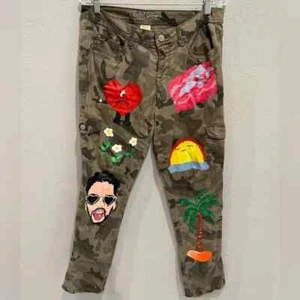 Custom painted BAD BUNNY UN VERANO SIN TI cargo camo pants sz 10 - Picture 1 of 7