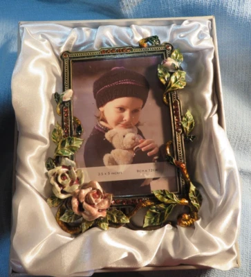 Marco de fotos floral de primavera esmalte de 3,5"x5", caja de regalo Swarovski Crystal Ciel Foto 1 de 4