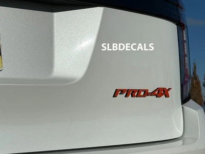 Calcomanías emblema PRO4X para puerta trasera Nissan ARMADA 2025 2026 Foto 1 de 4