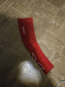 2xu Compression Arm Sleeve Red Medium - Picture 1 of 2