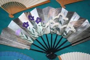 Lot - 2 Vintage FANS Metal Plastic People FLORAL Print PAPER Wood Japan - Picture 1 of 7