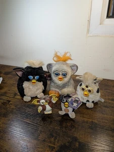 VTG Furby Collection Key Chains Plush Plastic Toys Bundle - See Description A26 - Picture 1 of 24