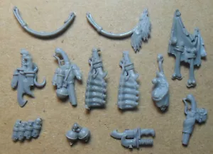 Tau Empire - Kroot Carnivores - Pistolen Kampfmesser Pulverrippen (c) Bits - 40K - Bild 1 von 1