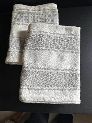 Par de fundas de almohada Ralph Lauren 20" de algodón a rayas marfil gris grano cuadrado Foto 1 de 4