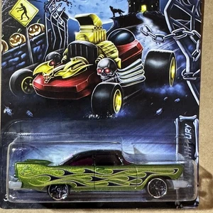 Mattel Hot Wheels Kroger 2014 ¡Feliz Halloween! Plymouth Fury 1957 verde/negro - Imagen 1 de 7