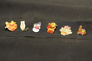 6 Lapel pins Xmas theme Heart candle jesus snowman santa bear metal enamel 25g - Picture 1 of 8
