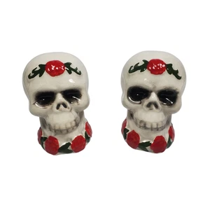 Keramik Totenkopf Salz & Pfefferstreuer Rosen Romantisch Halloween Rockabilly Goth - Bild 1 von 7
