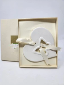 Ornamento El Corazón del Hospicio - Artista Judy Murphree Corazón Mariposa Blanco  - Imagen 1 de 6