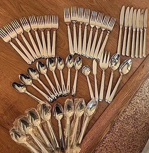 44-teiliges JA Henckels Zwilling EARL GLOSSY 18/10 Edelstahl Besteckset - Bild 1 von 10