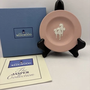Boxed Wedgwood Jasperware rosa mit weißem Seepferdchen rundes Tablett/Schüssel - Bild 1 von 5