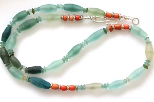 Collana con antico vetro romano, corallo rosso antico yemenita e perle in argento 925 - Foto 1 di 6