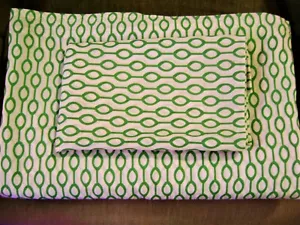 NEW - TWIN OR FULL SIZE BLANKET COVER WITH ONE PILLOW CASE - GREEN & WHITE - Picture 1 of 1