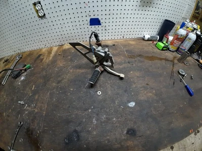 1999 KAWASAKI NINJA ZX7 ZX750J OEM TRASEIRO DIREITO PÉ PEG DESCANSO PARADA PEDAL INTERRUPTOR - Imagem 1 de 4