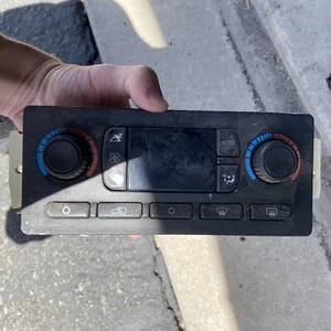 Temperature AC Control 10399657 OEM 2003 2004 2005 2006 2007 Hummer H2 - Picture 1 of 2