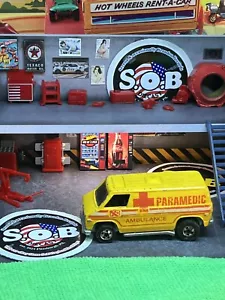 Hot Wheels Blackwalls 1974 Ambulance Paramedic Van 1:64 Yellow USED EX Condition - Picture 1 of 7