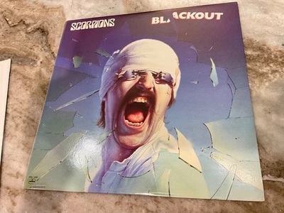SCORPIONS LP BLACKOUT 1982 MERCURY SRM-1-4039 VG+/EX - Image 1 of 4
