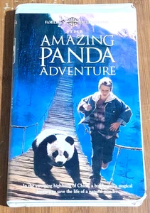 THE AMZING PANDA ADVENTURE (VHS, 1996) - Stephen Lang, Yi Ding, Ryan Slater - Bild 1 von 3