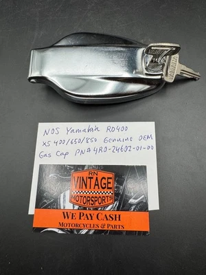 Nuevo de Lote Antiguo Yamaha RD400 XS400/650/850 Original OEM Tapa Gas Parte # 4R0-24602-01-00 Nuevo Foto 1 de 4