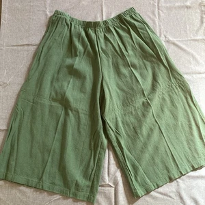 Pantalones Gauchos Deva Lifewear Pierna Ancha Recortados Arrugados Algodón Verde Talla 1X? 2X? - Imagen 1 de 7
